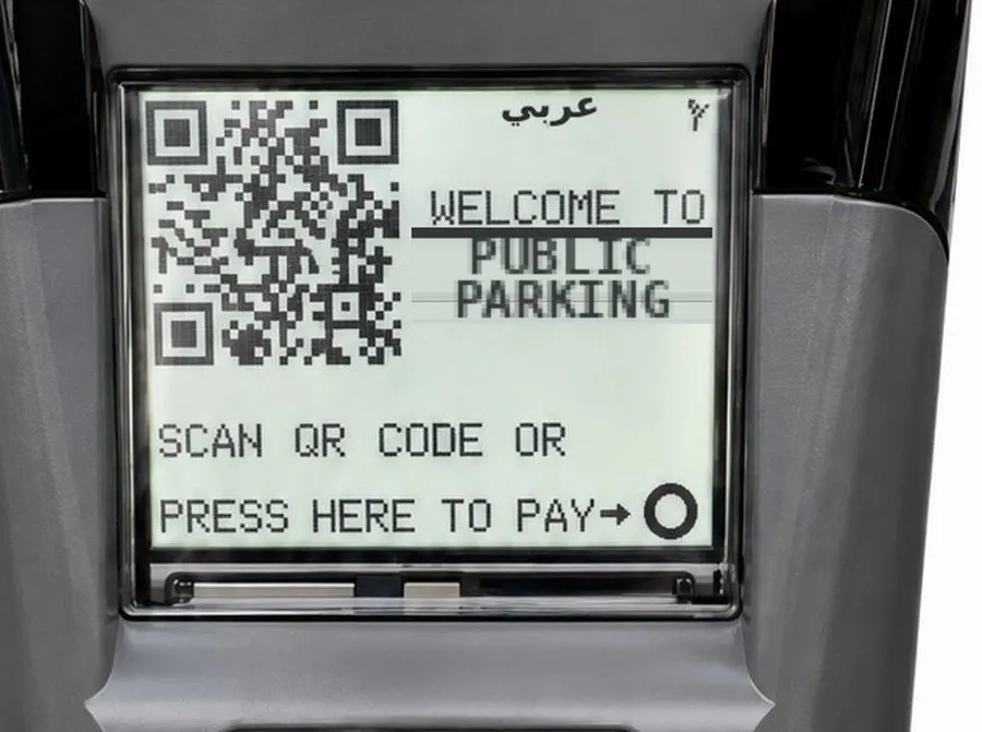 A kerbside payment unit with Arabic and English options
